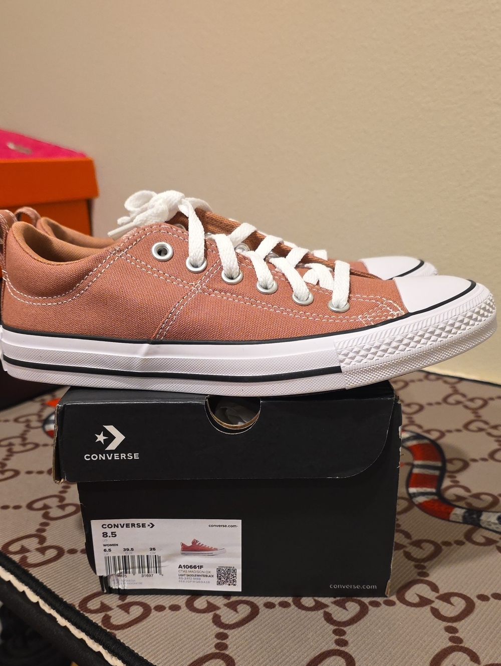 Converse Womens Low Top Sneakers in Rust with White Laces. Size 8.5 - Picture 5 of 6